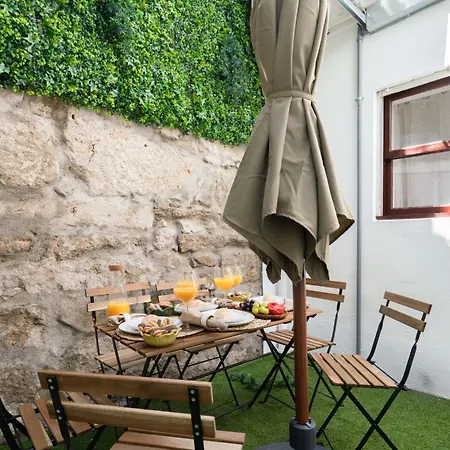 Salon Des Fleurs Apartment Porto