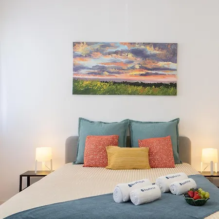 Salon Des Fleurs Apartment *