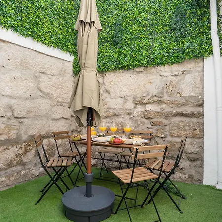 Salon Des Fleurs Apartment Porto