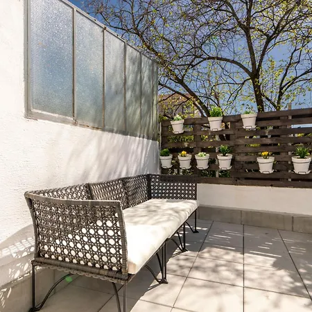 Salon Des Fleurs Apartment Porto